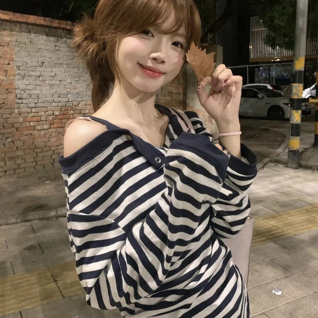 Women's dark blue Korean-style oversized T-shirt with embroidery and stripe pattern detail