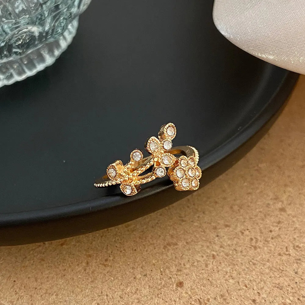 Women's open ring with floral leaf design in gold or white colour on copper