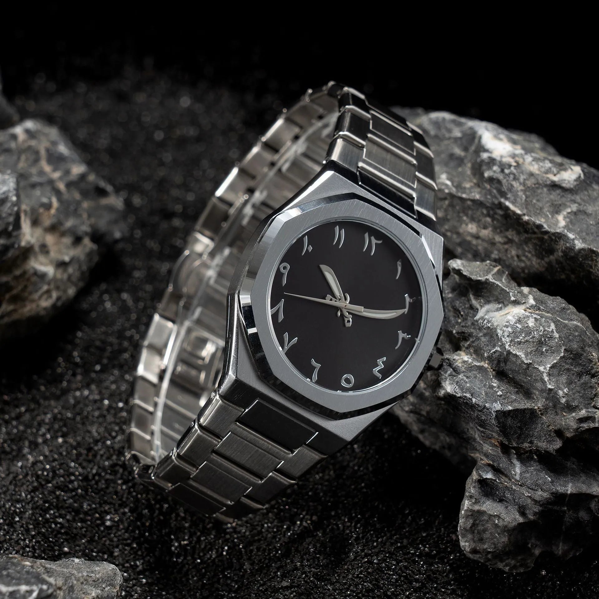 Men's silver black business watch with stainless steel belt and quartz dial.