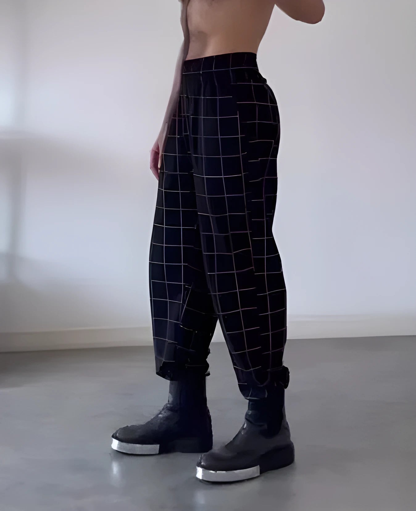Men's plaid pants with detachable front apron in plaid pattern, elastic waistband, size S to 2XL