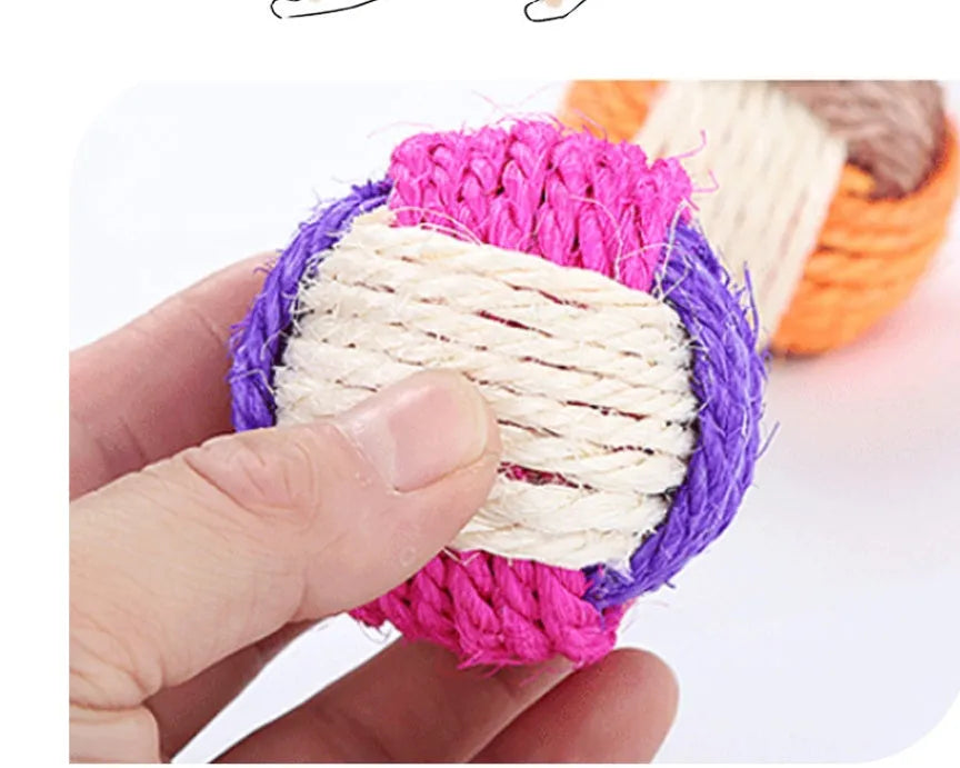 Three-color natural sisal cat bite toy ball 26g 6cm diameter on neutral background