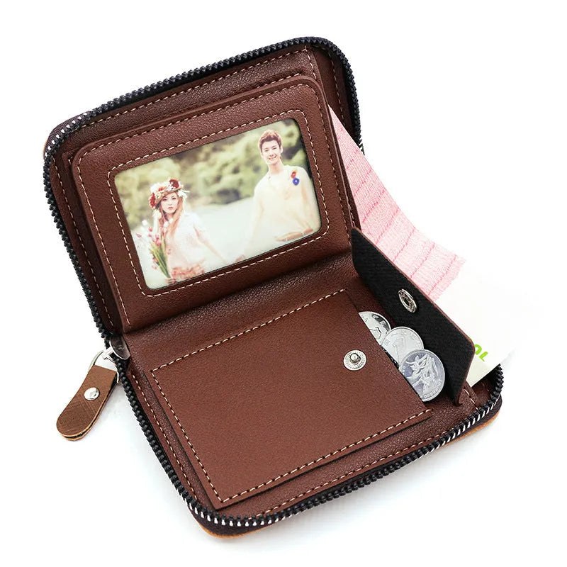 Men's retro short wallet clutch in soft polyurethane leather with letter motif, square vertical shape, available in black and brown colours.