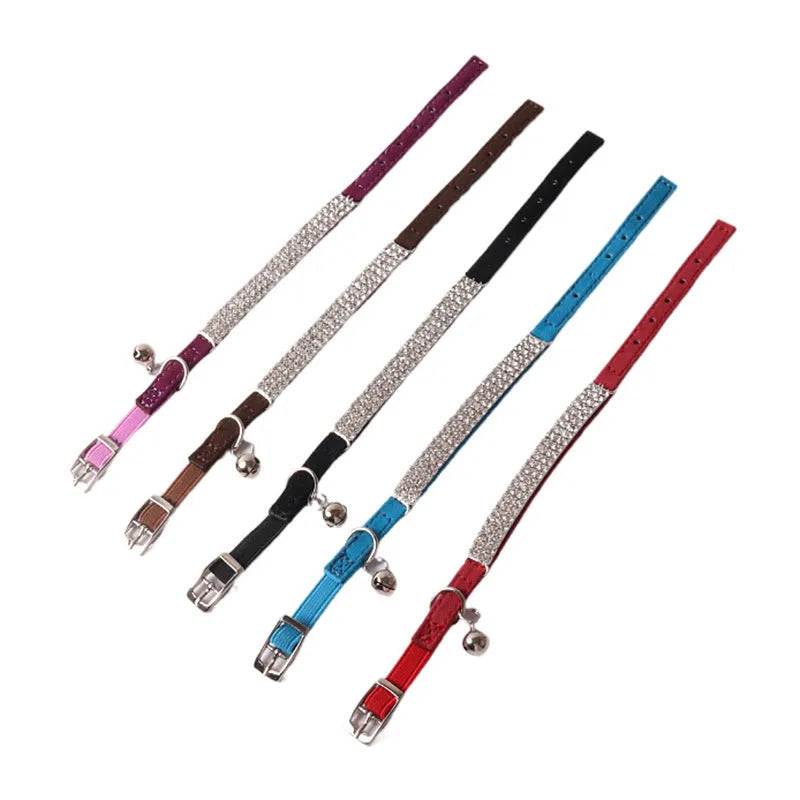 Adjustable elastic buckle cat collar in flannel flocking with gang drill pattern