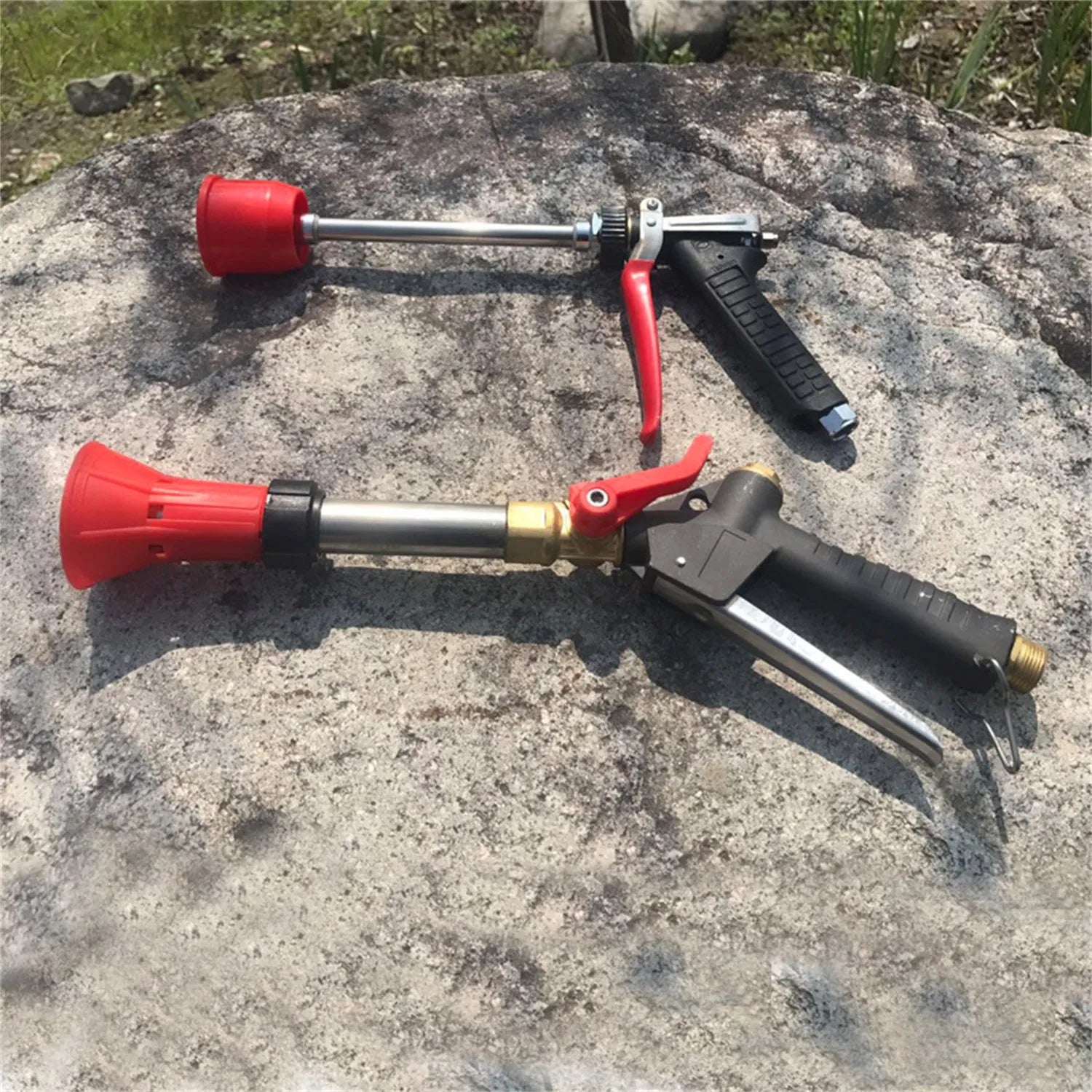 Submachine gun style high-pressure agricultural spray gun with adjustable nozzle