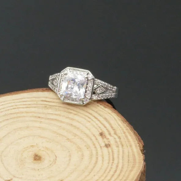 Geometric women's zircon ring with hollow design and platinum-colour finish