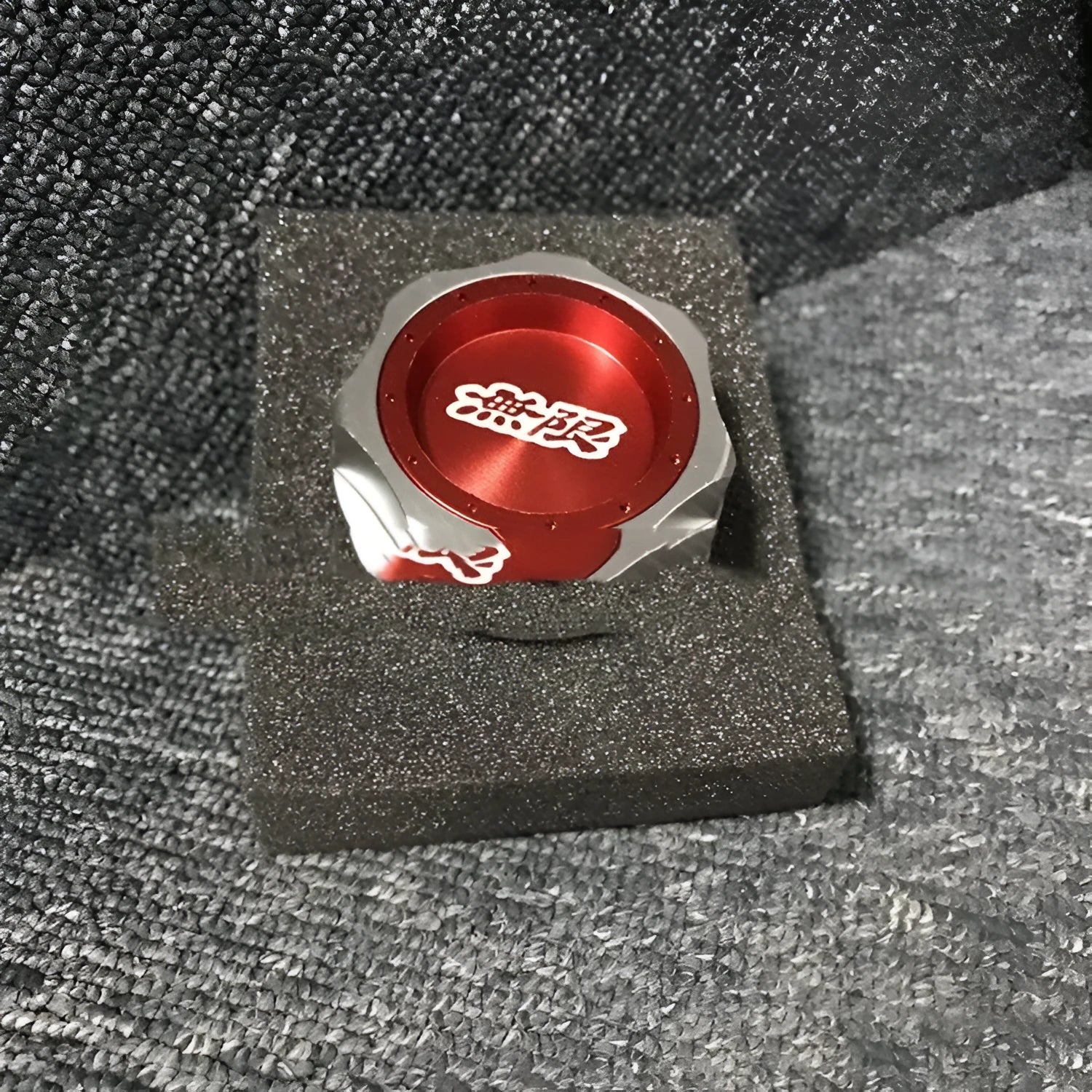 Aluminium alloy oil filler cap for Honda vehicles in six colour options.