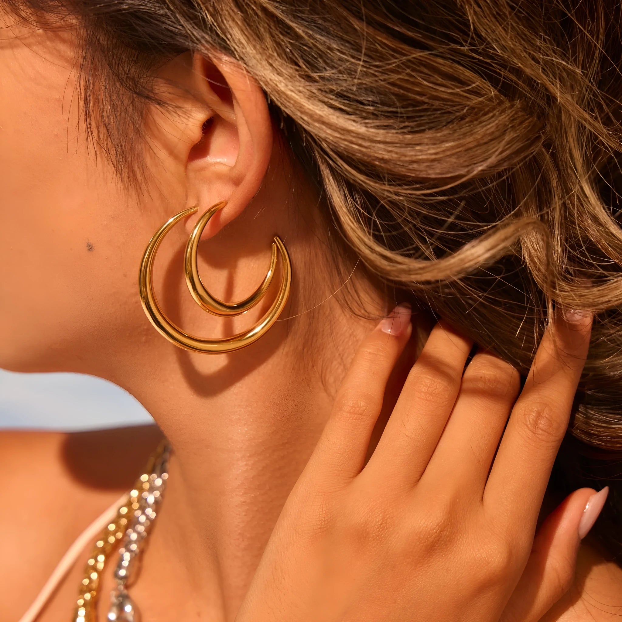 Geometric round titanium steel hoop earrings with 18K gold plating in large and small sizes