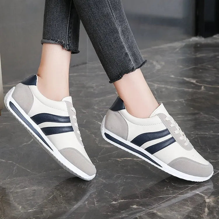 Red and blue lace-up low-top running sneakers with a PU mesh upper and flat rubber sole.