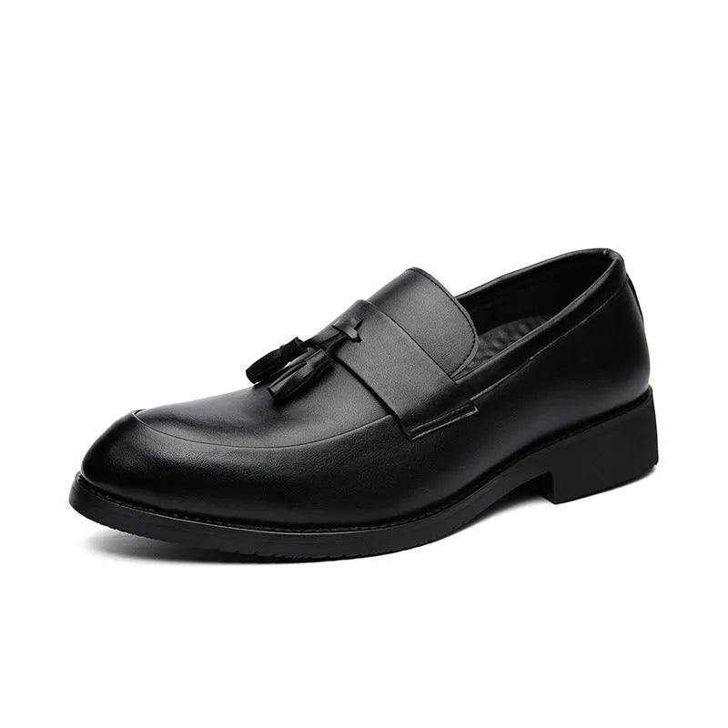 Men's slip-on business casual shoes in black with tassel detail and rubber sole
