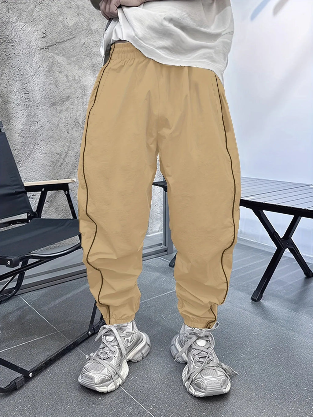Men's loose-fit cropped casual trousers in bamboo fibre, shown in Army Green colour.