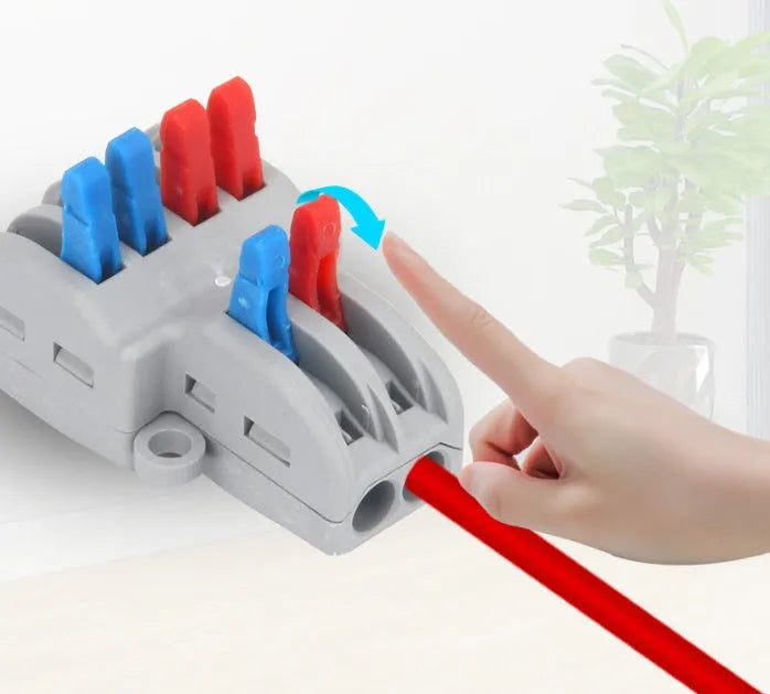 Quick wire electrical connector with fire-insulated shell, brass guide, for 0.08-4.0mm² wires.