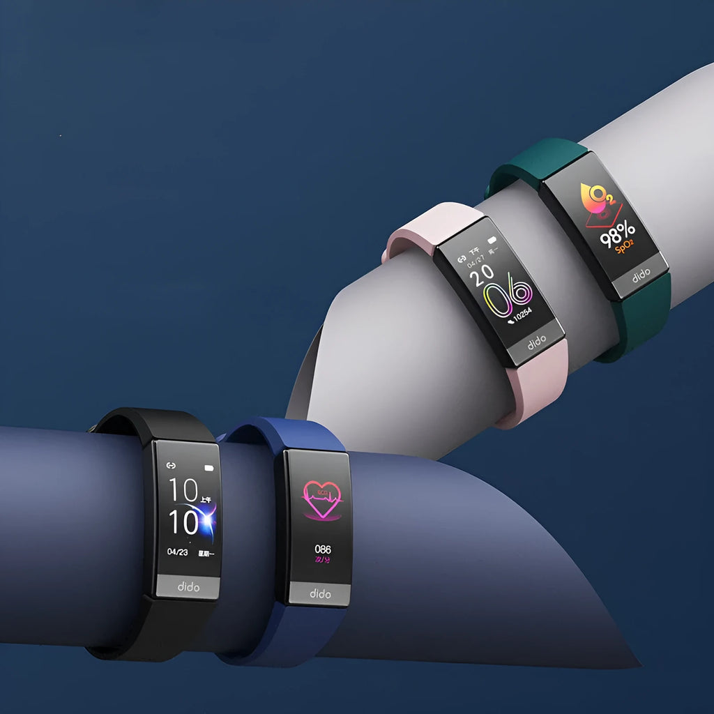 Black smart bracelet with screen showing blood pressure and heart rate data on a wrist.
