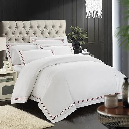Four-piece cotton bedding set in plain colour with twill weave and reactive print