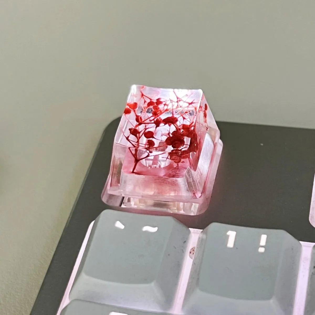 Transparent resin mechanical keyboard keycap with starry sky pattern in four colour options