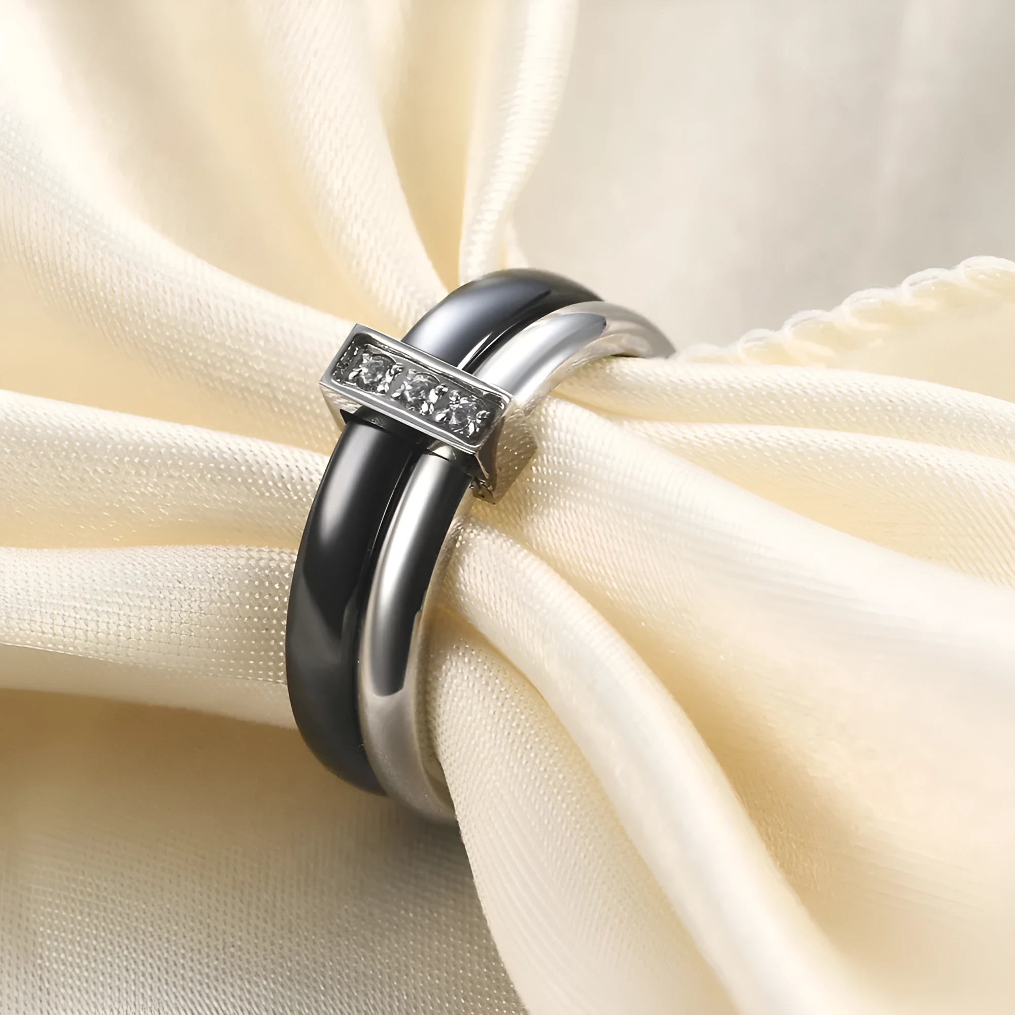 Ceramic women's ring with 6mm zirconium geometric centrepiece and glossy stitching in steel black or gold white