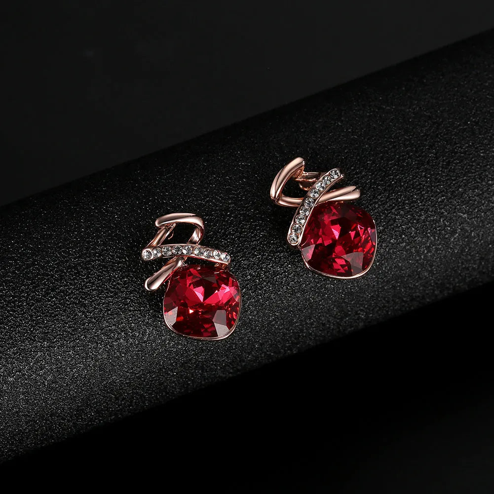 Women's bridal jewellery set with alloy necklace and earrings featuring water wave chain design