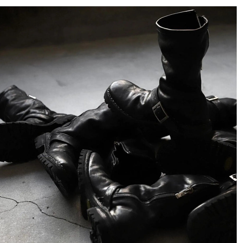 Men's dark retro Martin boots with side zipper in black and leather black colours