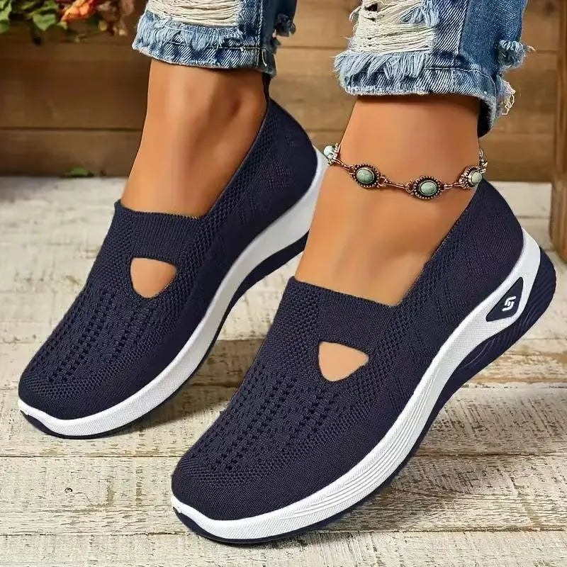 Soft-bottom casual mesh shoes with T-strap in multiple colours on a flat heel and round toe.