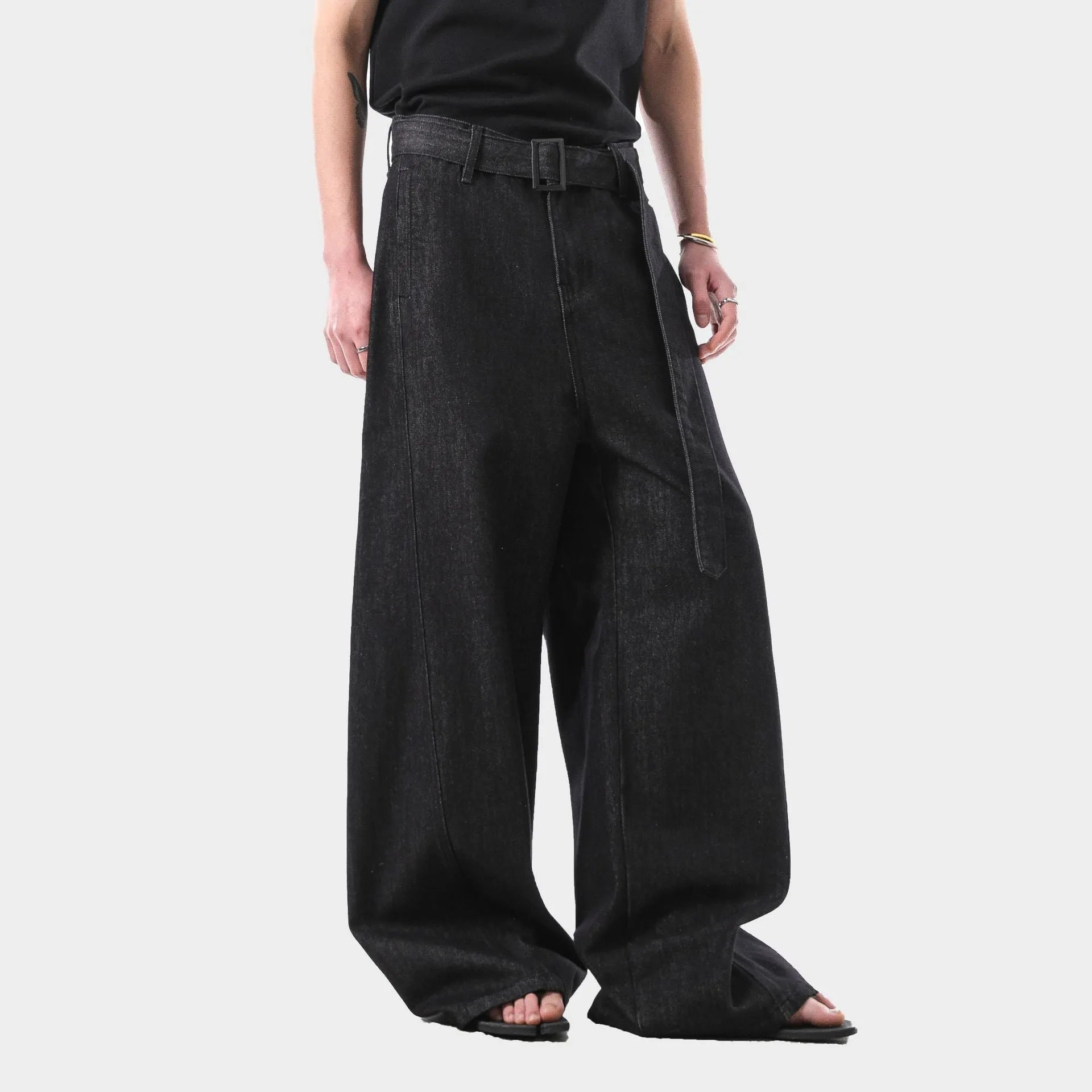 Black high-waist straight-leg jeans with a retro gold wash detail on a mannequin.