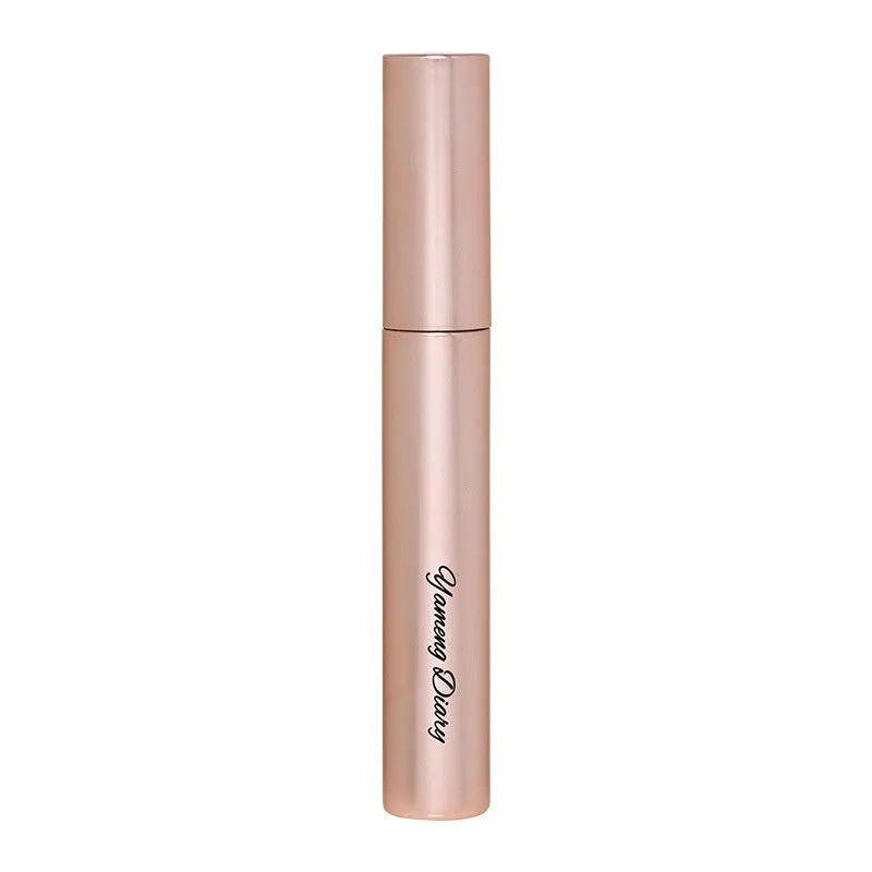 Long curling long-lasting mascara in black or brown colour options for volumised lashes