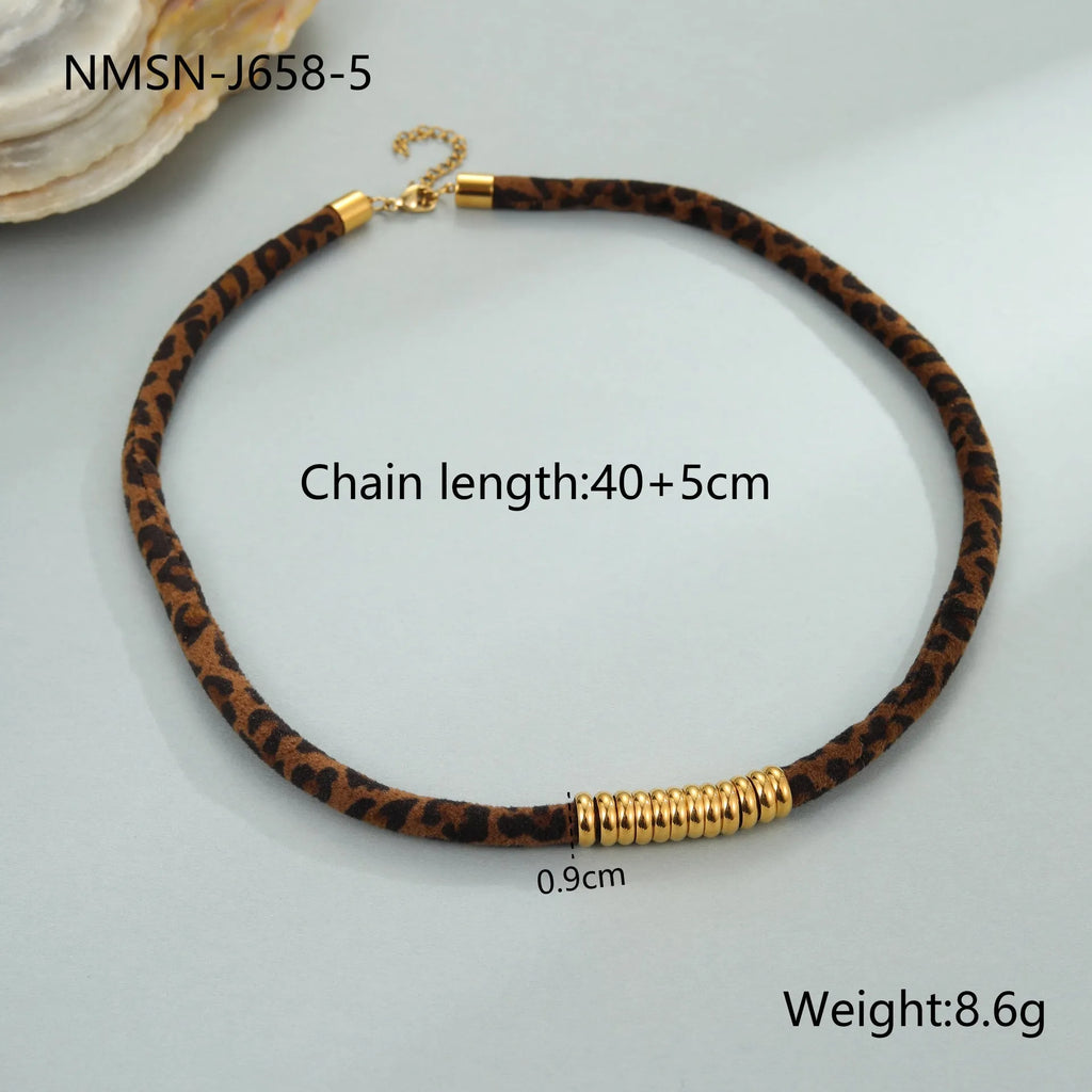 Stainless steel geometric leopard necklace for women with adjustable 41-50cm chain length