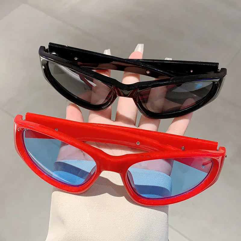 Outdoor sports sunglasses with a PC frame and category 3 grey lens in a special-shaped design.