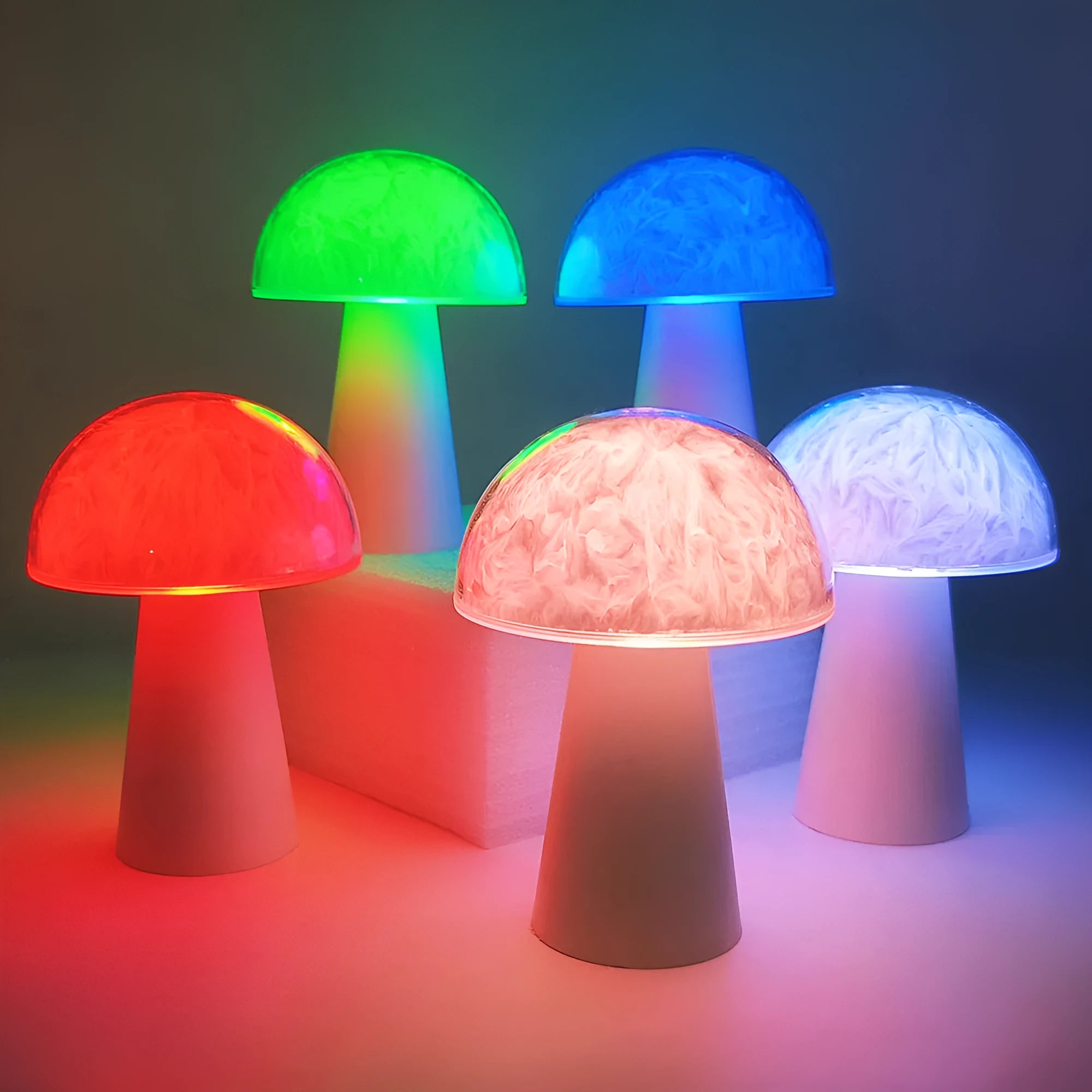 Creative remote control mushroom night lamp with RGB colour change, 3W LED, 9x9x13.5 cm built-in battery design