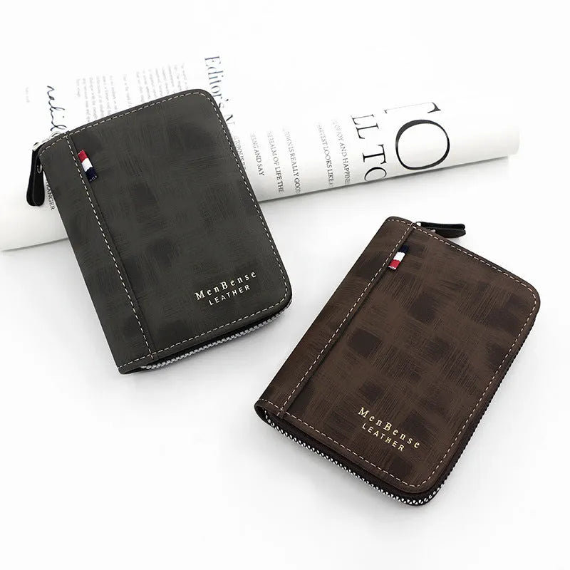 Men's retro short wallet clutch in soft polyurethane leather with letter motif, square vertical shape, available in black and brown colours.