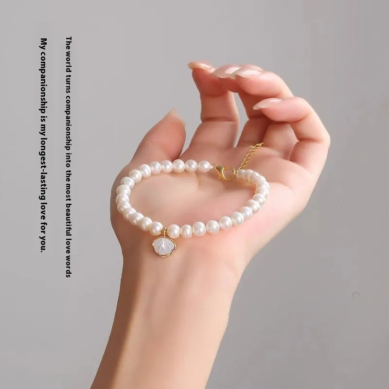 Women's freshwater pearl bracelet with fan-shaped shell design on 16cm elastic or extension chain