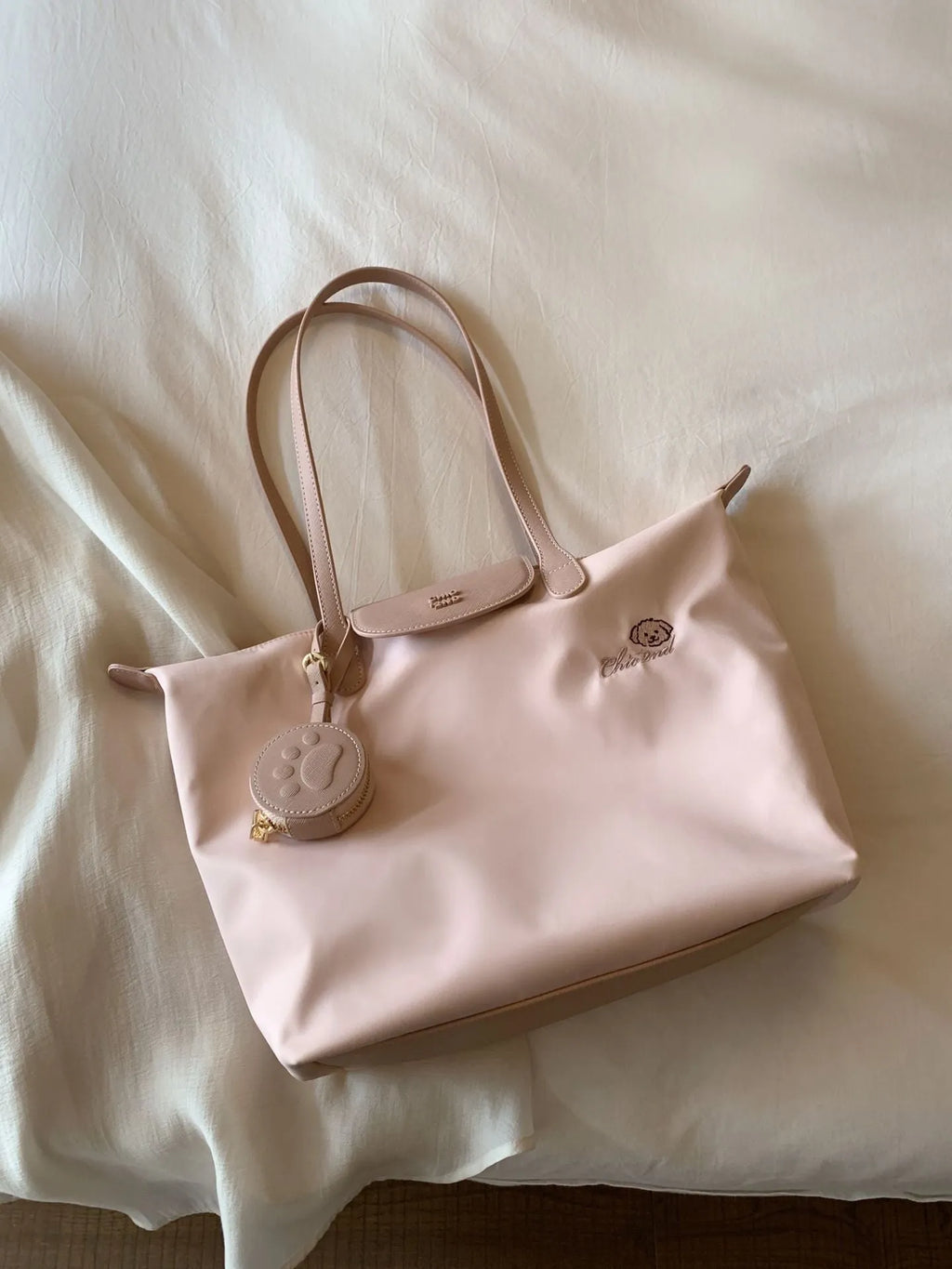 Oxford cloth tote bag in pink with sandwich pocket design and shoulder strap