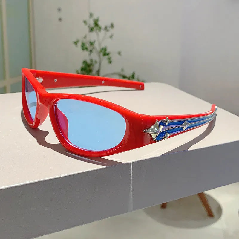 Outdoor sports sunglasses with a PC frame and category 3 grey lens in a special-shaped design.