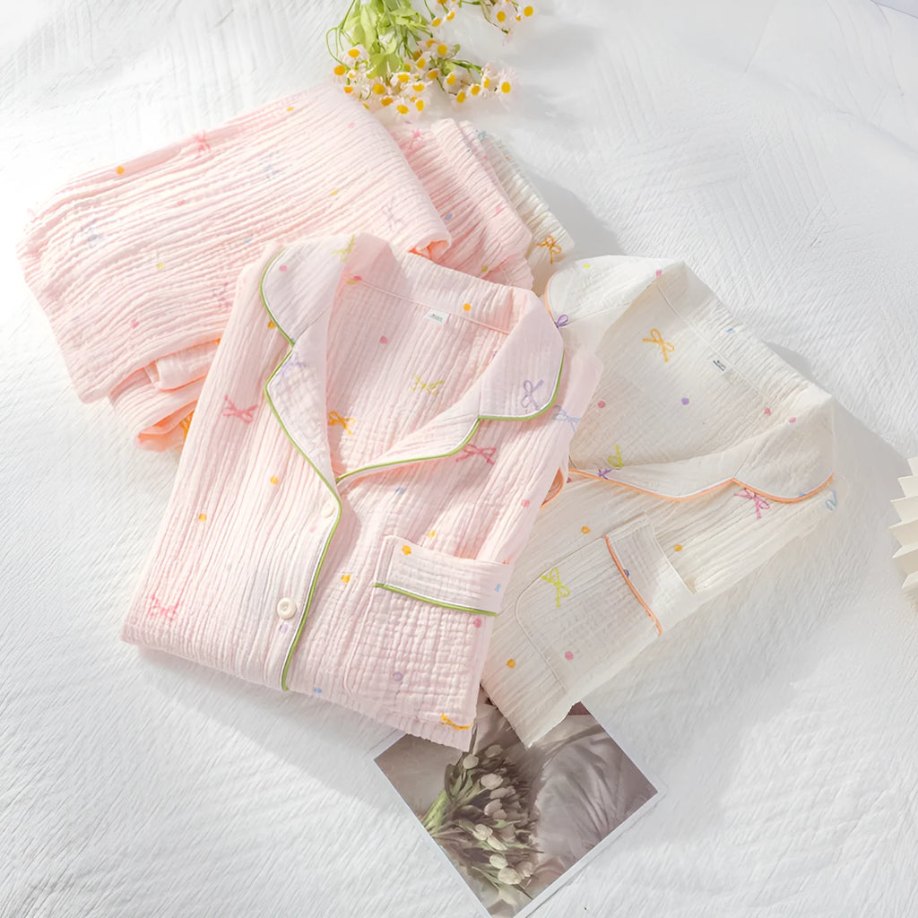 Women's cotton pajama set with long sleeves and trousers in lightweight crepe fabric
