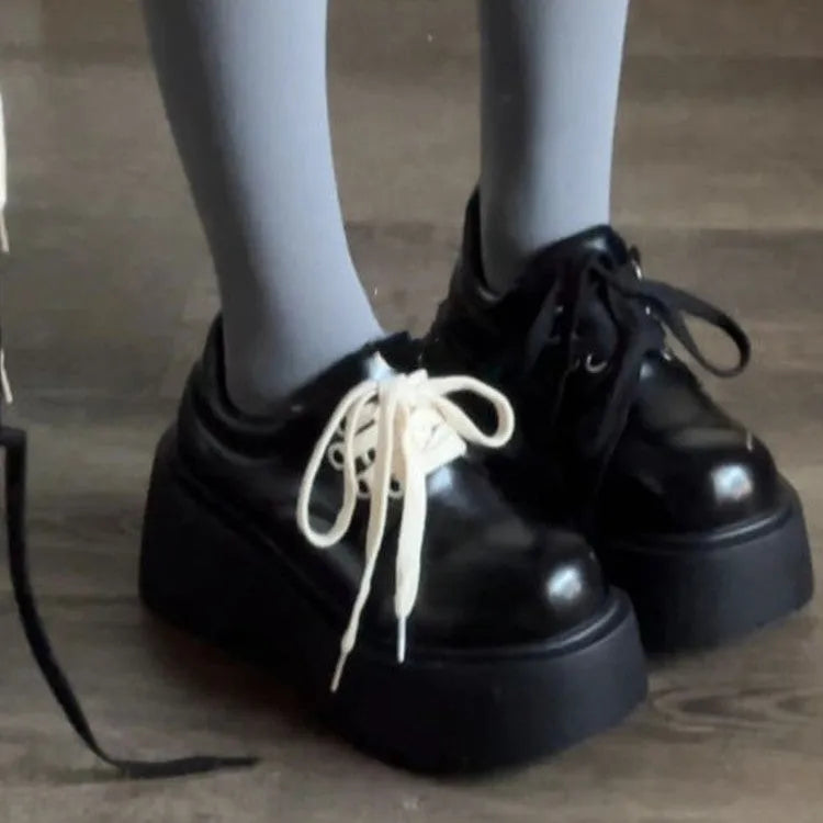 Matte black women's platform shoes with lace-up closure and 6-8cm block heel