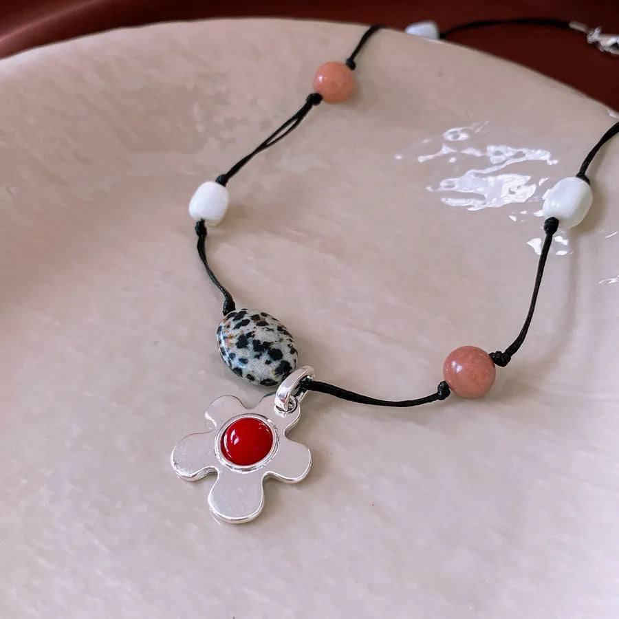 Stone shell beaded flower pendant necklace on adjustable clavicle chain, electroplated alloy, silver-gold colour, simple ethnic style