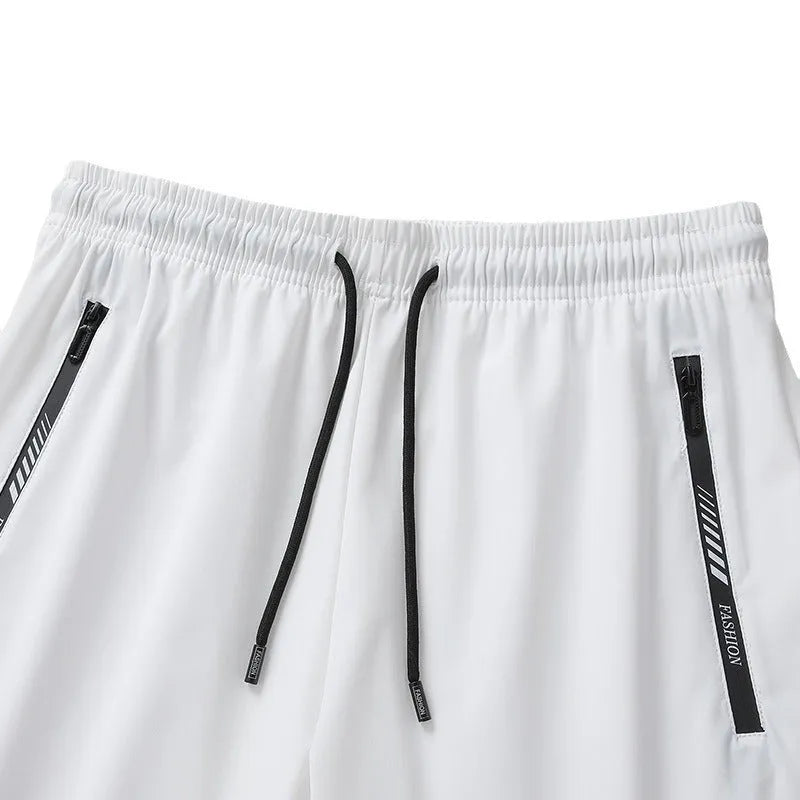 Men's quick-drying nylon sports shorts in loose fit with fifth length and medium elastic waistband
