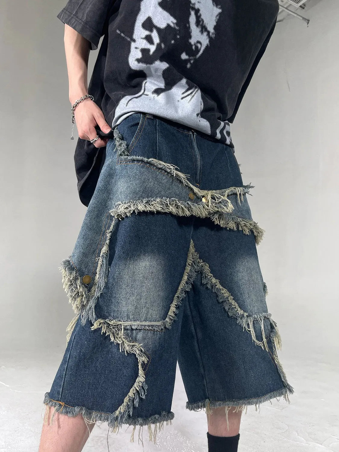 Blue cotton denim shorts with frayed edges and five-pointed star embroidery, loose fit design for men