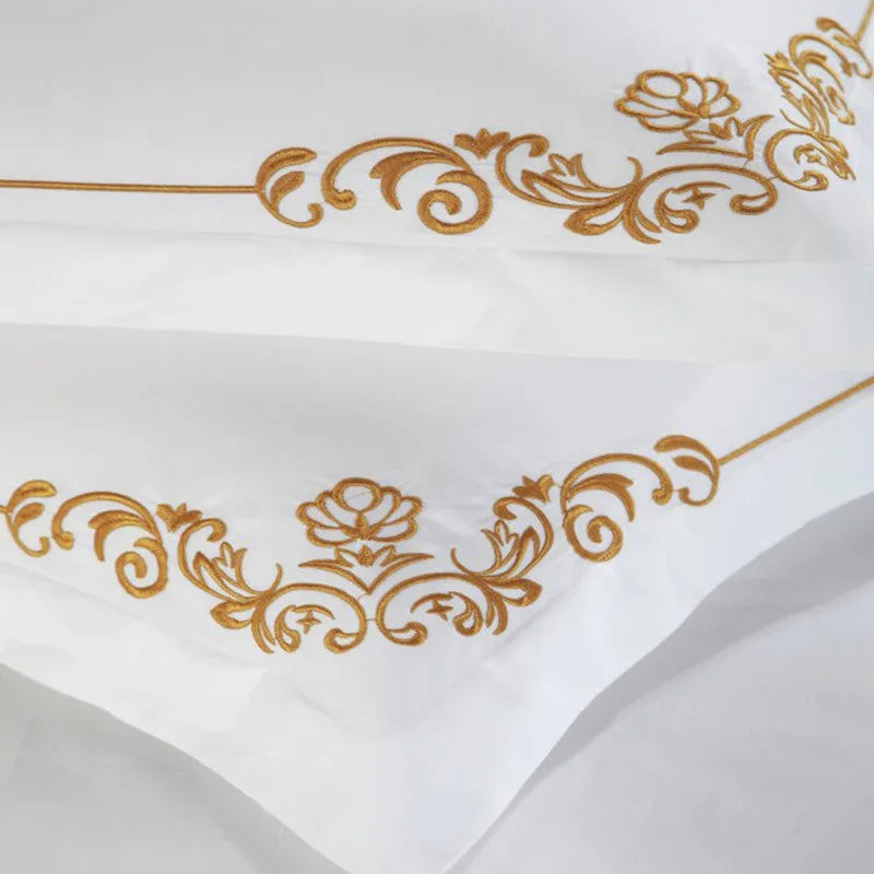 Four-piece cotton bedding set in plain colour with twill weave and reactive print