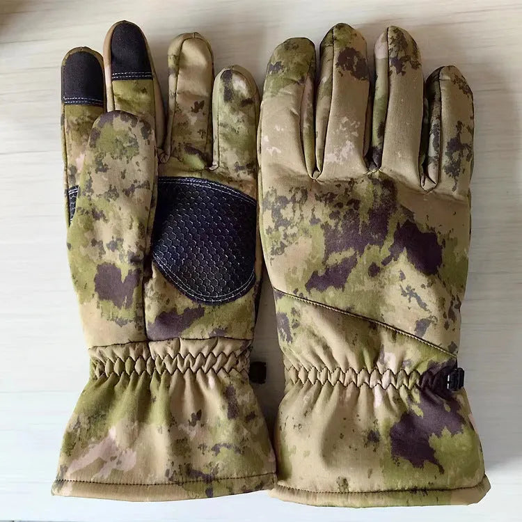 Tactical winter ski gloves with touch screen fingertips and anti-slip grip in camouflage pattern
