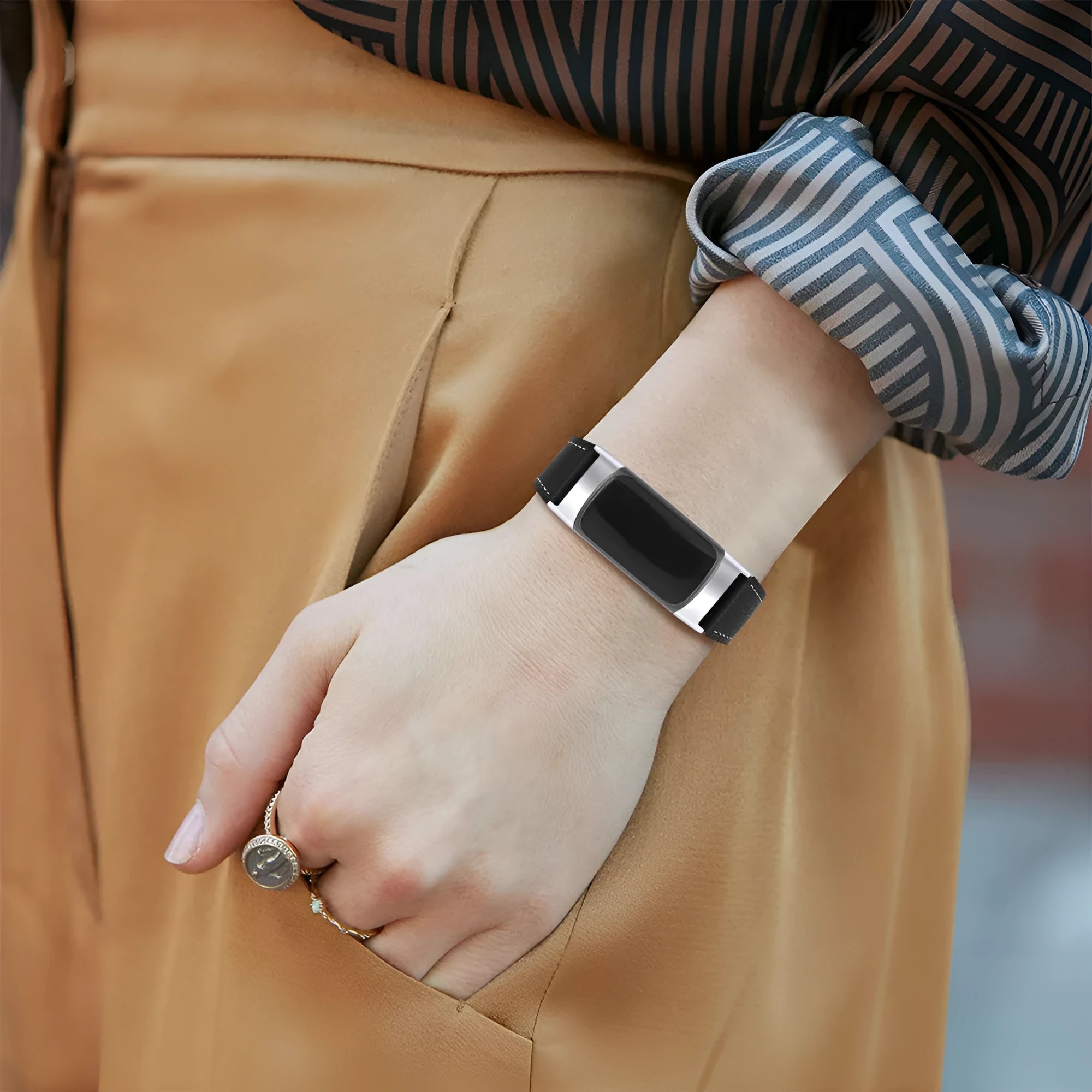 Genuine cowhide leather strap for Fitbit Charge 5 and Charge 6 smart watches in multiple colour options.