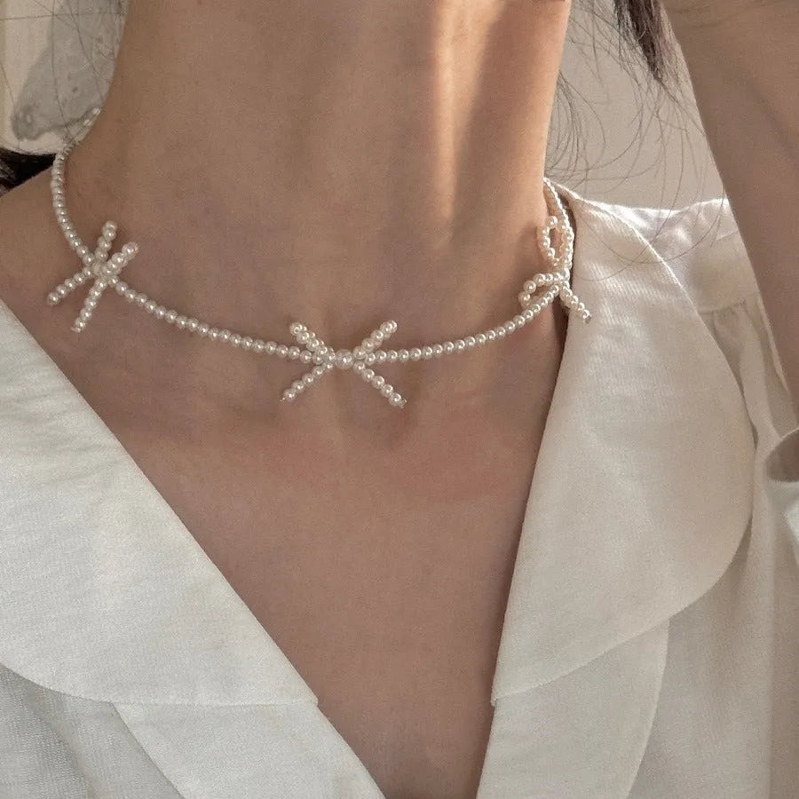 White sweet bow imitation pearl necklace for women, adjustable 31-40cm clavicle chain, handcrafted geometric design