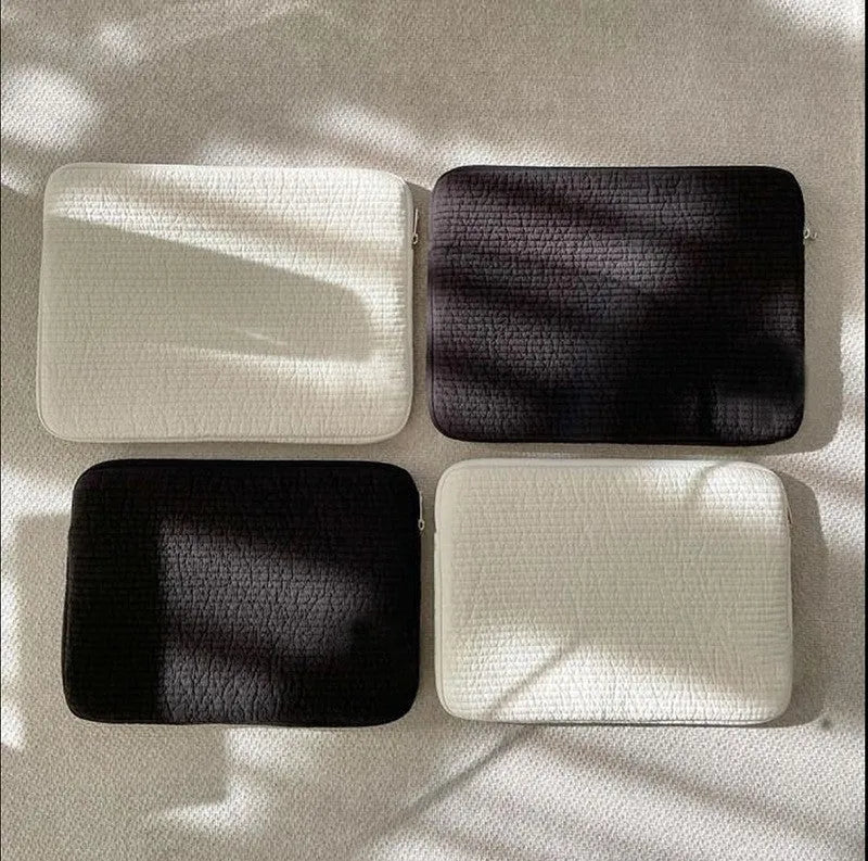 Black and white cotton cloth clutch-style laptop bag with anti-seismic protection for tablets.