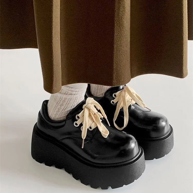 Matte black women's platform shoes with lace-up closure and 6-8cm block heel
