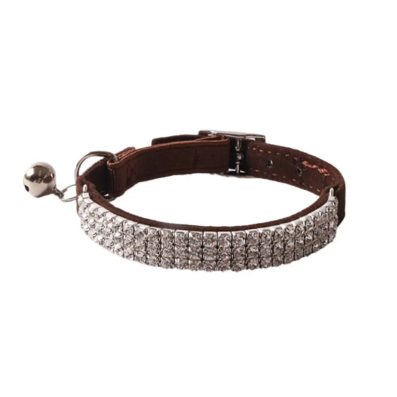 Adjustable elastic buckle cat collar in flannel flocking with gang drill pattern