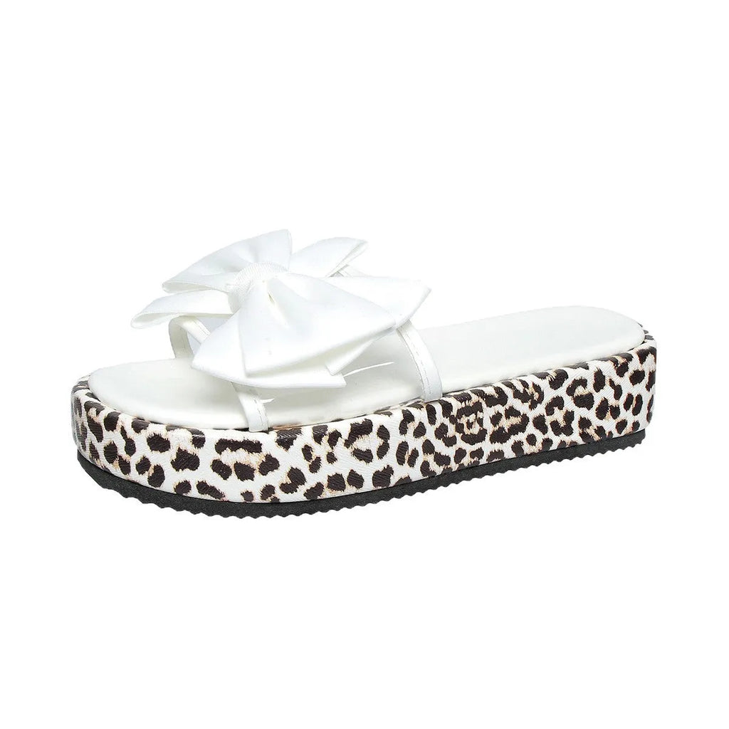 Leopard print thick bottom women's beach slippers with round head and PU upper in black and white