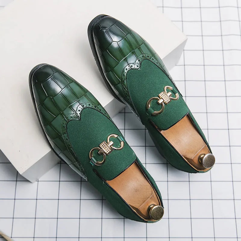 Men's black and green Korean style casual shoes with pointed toe and low-top height on a rubber sole.