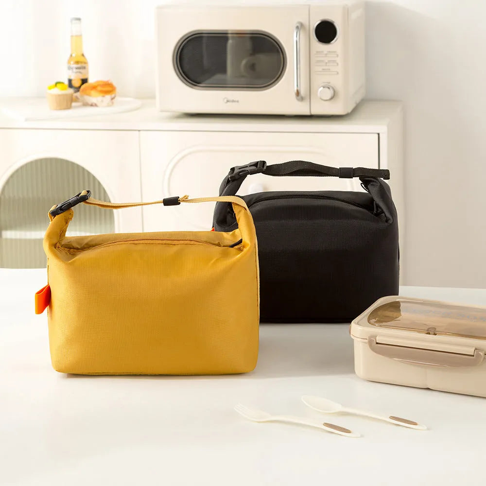 Japanese style insulated lunch bag in Oxford cloth with thermal storage functions