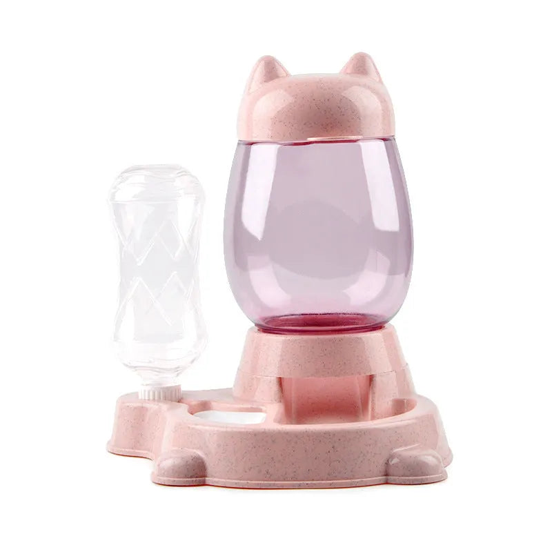 Pet automatic feeder two-in-one with green PP resin body, 300ml water bottle and 800ml feeding bucket on non-slip base