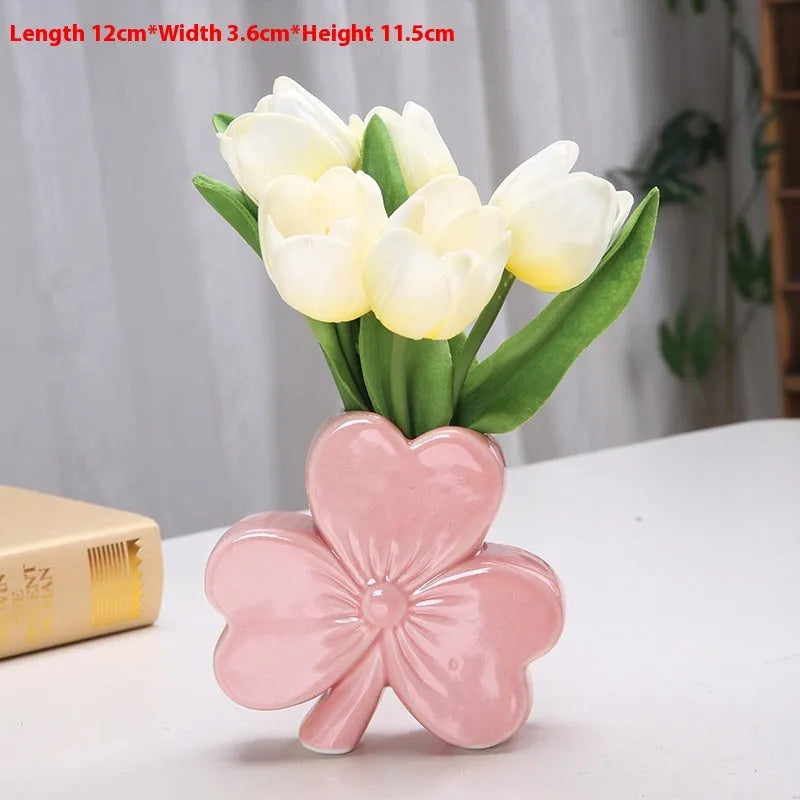 Clover ceramic vase 15cm European style in white porcelain with floral arrangement