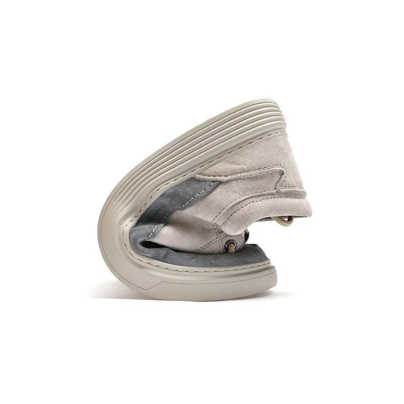 Men's casual skate shoes in pigskin leather with rubber soles and lace-up closure