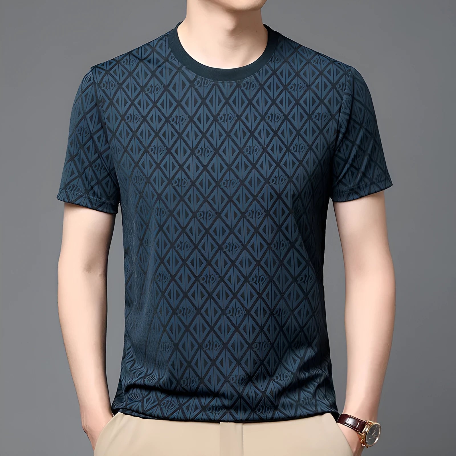 Men's black ice silk short sleeve t-shirt with round neck and loose fit casual design